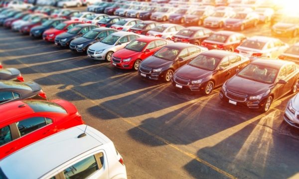 Cuối năm, doanh nghiệp mạnh tay giảm giá ô tô